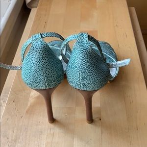 New with out tag Turquoise ankle strap